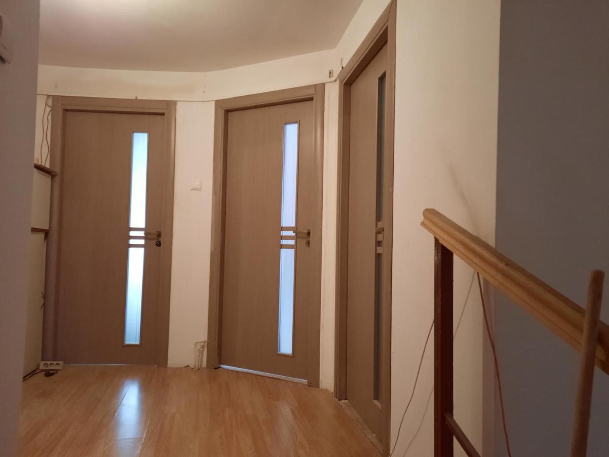 Casa Cu Curte Hotel Braşov Buitenkant foto